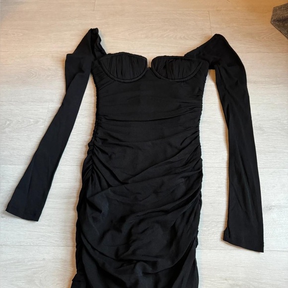Chic Black Long Sleeve Dress - Picture 1 of 3